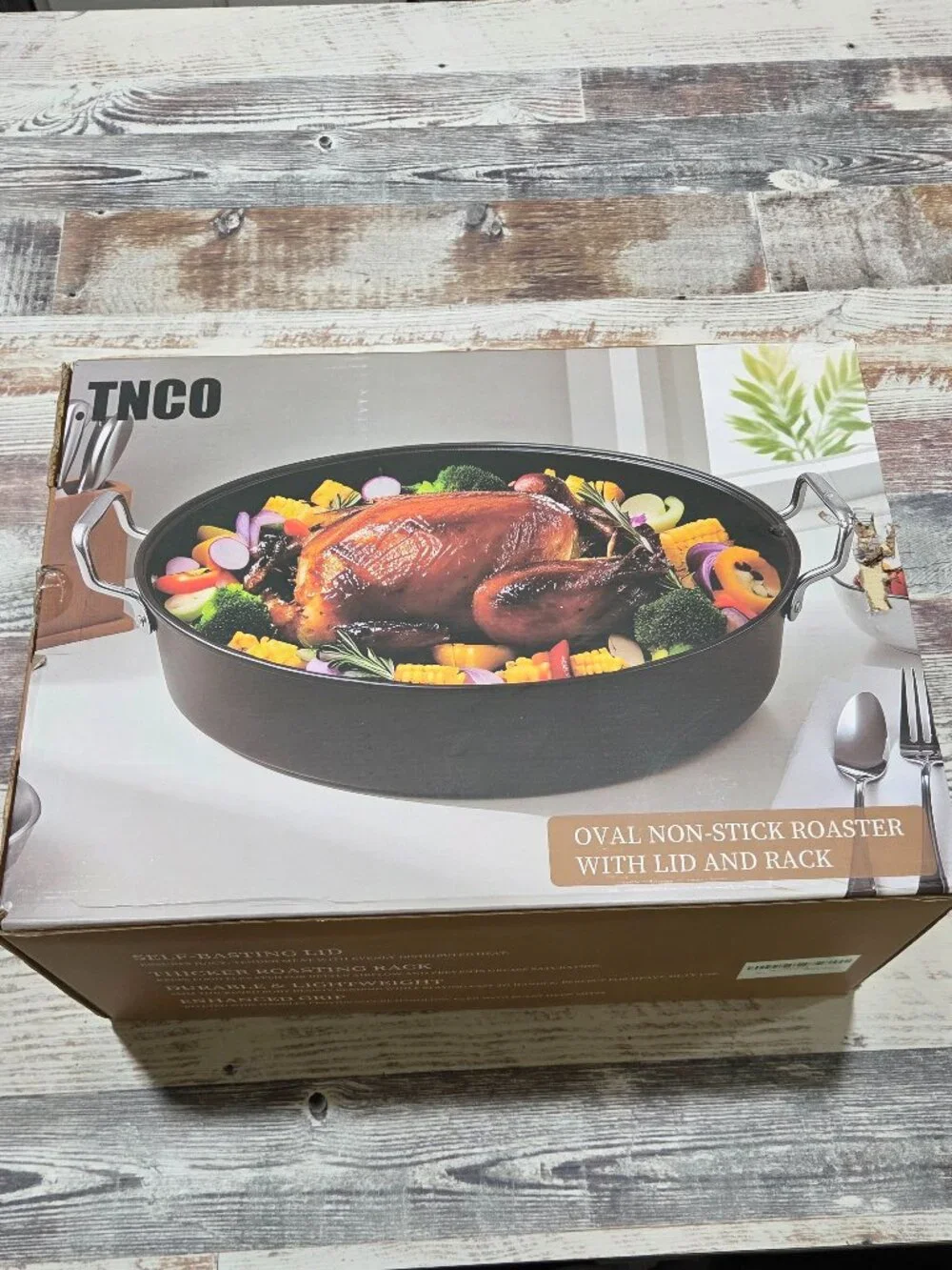 TNCO Oval Non-Stick Roaster with Lid & Rack